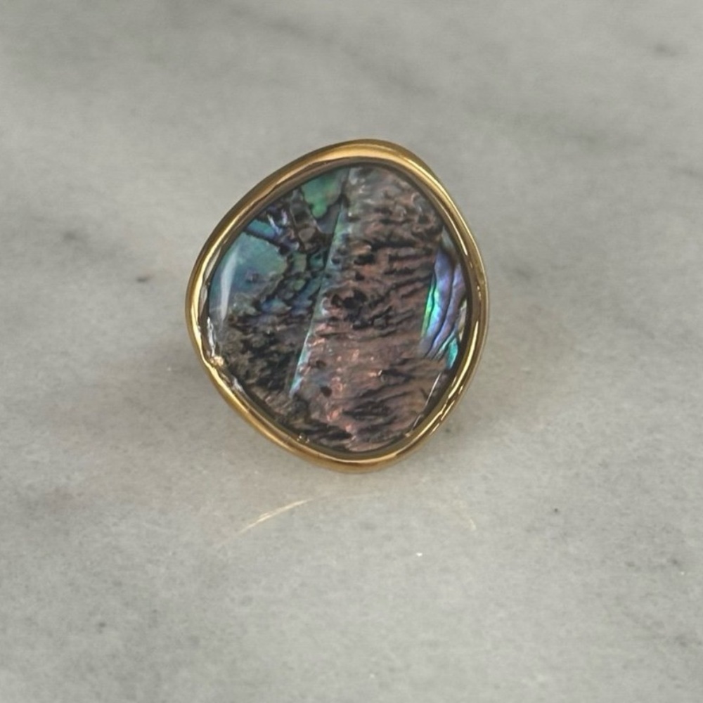Gold Iridescent Vintage Style Ring 

Brand New

Gold Plated Stainless Steel